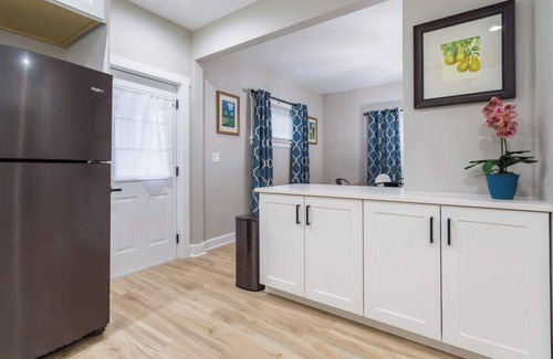 Joliet House | King Bed Suite, *Spacious Newly Remodeled House*