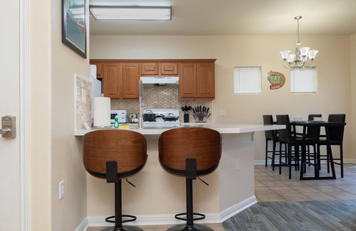 Austin House | ✪ King Beds ✔ 3 Bdr Townhouse w/Private Backyard