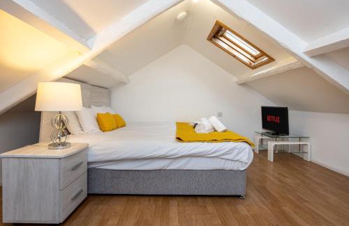 Landore Apartment | King - En-suite Flat - Kitchen - Quiet Near Shops & Bus