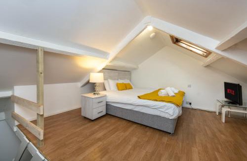 Landore Apartment | King - En-suite Flat - Kitchen - Quiet Near Shops & Bus