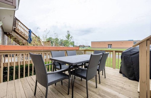 Osage House | King Master Suite/Cozy townhome, Close to WVU