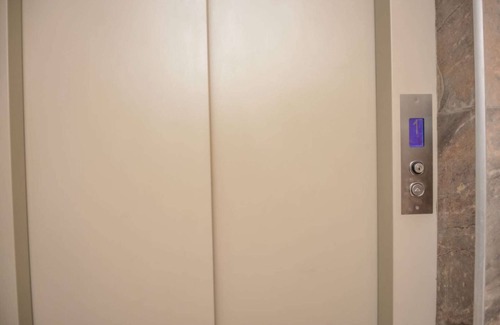 Astorga Apartment | King One bedroom AC Hot tub elevator