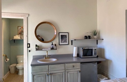 Moab Cabin | King, river view, disc golf, kayaks, ATV, wildlife, hiking, beach, pet friendly