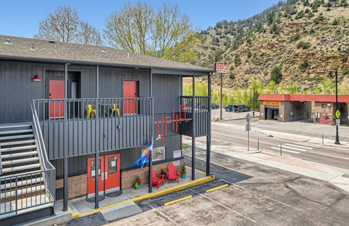 Idaho Springs Hotel | King Room, A/C, Boutique Mtn Motel Idaho Springs