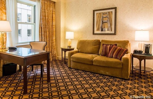 Financial District House | King Room at a 4.5⭐️ Hotel
