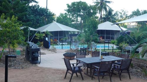 Nelly Bay Apartment | King Safari Tent 3