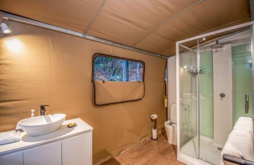 Nelly Bay Apartment | King Safari Tent 3