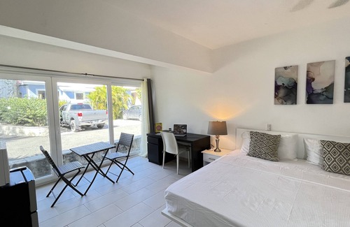 Residencial El Doral Apartment | King size bedn On the beachn Walk to everything n On the strip
