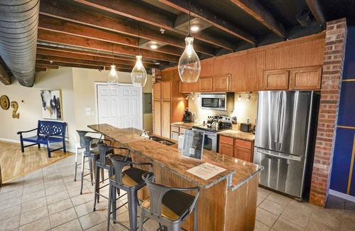 Shelby Park Apartment | KING Sleep8 4Bed 3BR 2BA Swepson Loft 301