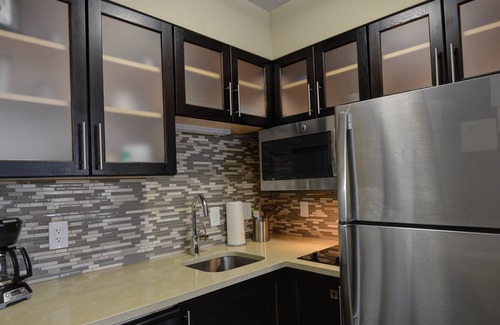 Lakeland Apartment | King Studio. Outdoor Pool. Free Breakfast. Gym.