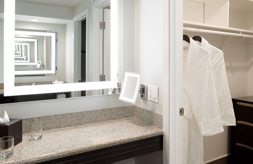 Tri-West House | King Suite + Balcony | Pool, Bar, Cabanas | Bikes