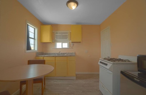 North Beach Hotel | King Suite Near North Beach – Pet Friendly & Parking Spot