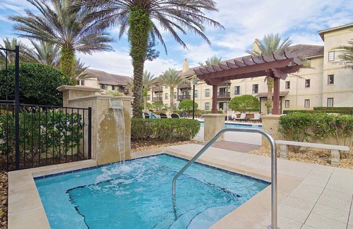 St. Augustine Condo | King Suite w/full size refrigerator -community pool & hot tub -near beaches