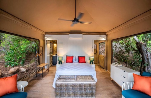 Arcadia Resort | King Tent 2 Nelly bay