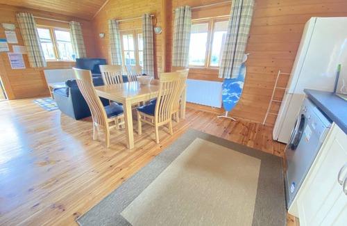 Ampney Crucis House | Kingfisher Lodge on Lake Pochard