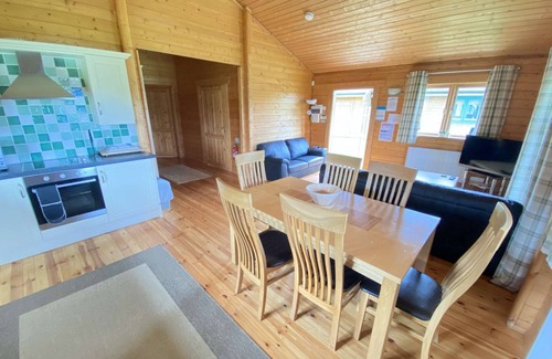 Ampney Crucis House | Kingfisher Lodge on Lake Pochard
