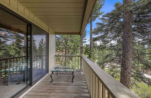 Kings Beach House | Kings Beach 2 bed townhouse minutes from Lake Tahoe and Northstar