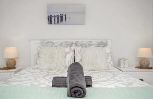 Victor Harbor House | Kingsford Cottage - Esplanade Escape & Family BBQs