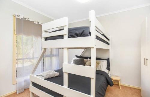 Victor Harbor House | Kingsford Cottage - Esplanade Escape & Family BBQs