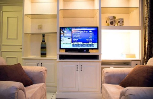 Saint Andrew Apartment | Kingston Town Suite