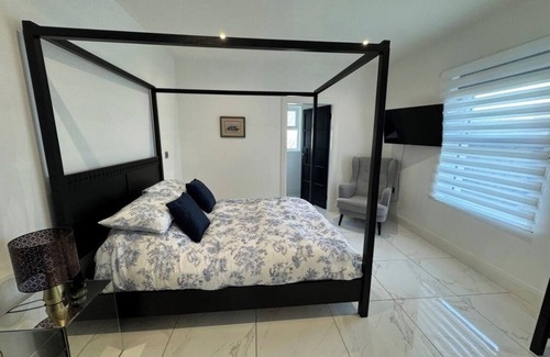 Armoy Bed & Breakfast | Kirkpatrick house @littlelakelodges retreat spa type getaway, Hottubs & bbq huts