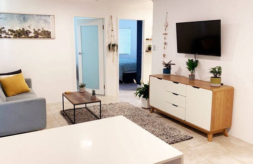 Coolangatta Apartment | Kirra Escape - Beachside Kirra - Pet Friendly - Min. 3 Night Stays!