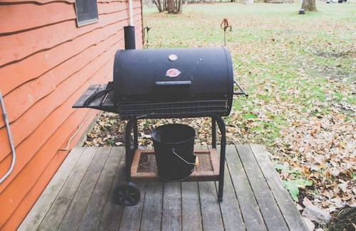 Triumph Cabin | Kishauwau's Starved Rock Area Cabins - Single Bedroom Trading Post Cabin