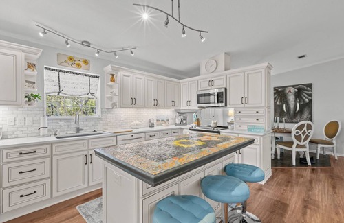 Cedar Key House | Kiss Me Kottage- Private Waterfront Home!