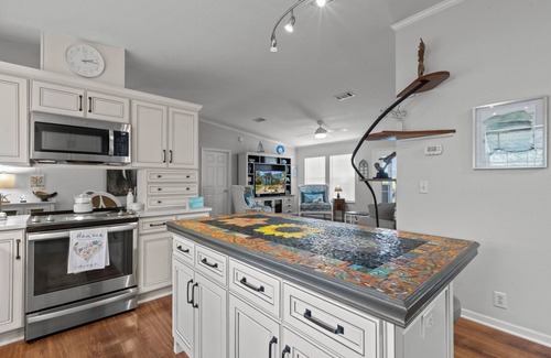 Cedar Key House | Kiss Me Kottage- Private Waterfront Home!