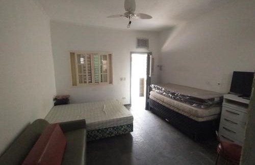 Canto do Forte Villa | Kitnet térrea com cozinha e ar-condicionado