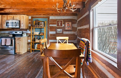 Indianapolis Cabin | Kit’s Cabin - Log Cabin Retreat in Indianapolis