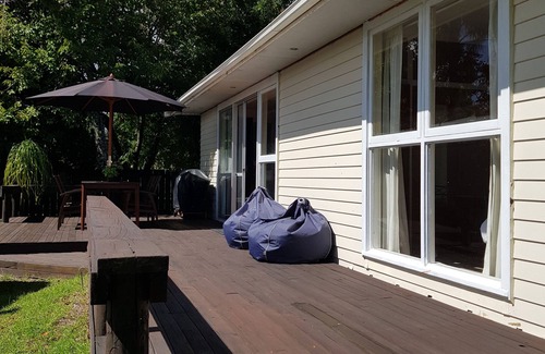 Cooks Beach Cottage | Kiwi Bach Escape - Close To Beach