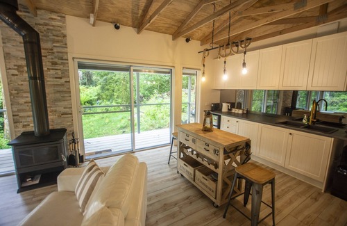 Mount Dandenong Cabin | Klara's Studio: Private rainforest with river