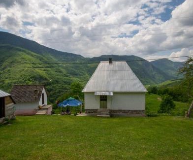 Montenegro House | Kljajevica Orchard