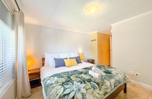 Knysna Apartment | Kloof Gardens: Pool Braai with Lagoon Views