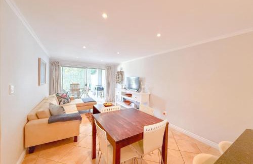 Knysna Apartment | Kloof Gardens: Pool Braai with Lagoon Views