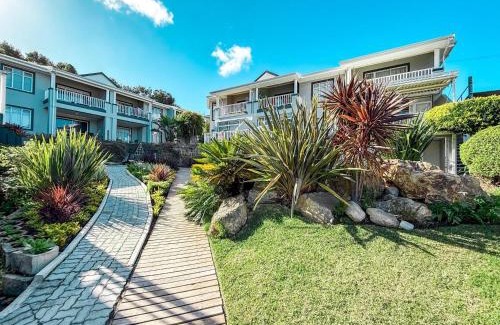 Knysna Apartment | Kloof Gardens: Pool Braai with Lagoon Views