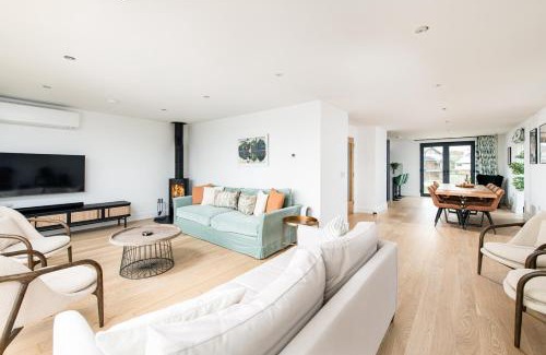 Holworth House | Knighton OI02 Silverlake Dorset