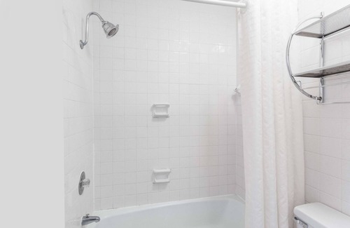 Peru Hotel | Knights Inn Peru