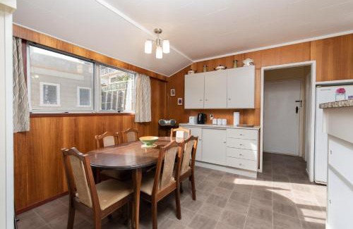 Paihia House | Knights Retreat - Paihia Holiday Home
