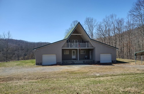 Frametown House | Knotty Knob is your mountain get away!