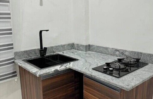 Roman Ridge Condo | Kobbys Brands offers accommodation along the Accra-Team Motorway.