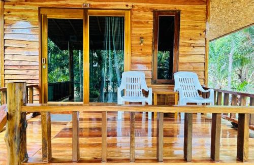 Nuea Khlong Hostel | Koh Jum Bungalow & Hostel