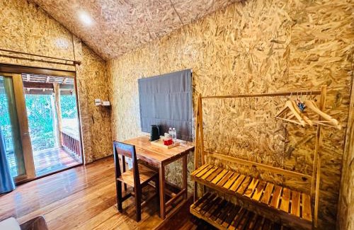 Nuea Khlong Hostel | Koh Jum Bungalow & Hostel