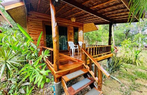 Nuea Khlong Hostel | Koh Jum Bungalow & Hostel