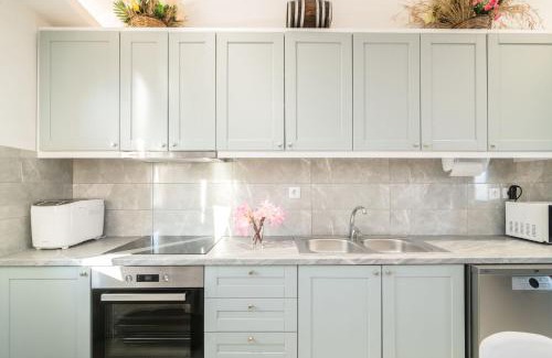 Skinaria Apartment | Kokkinos Studios