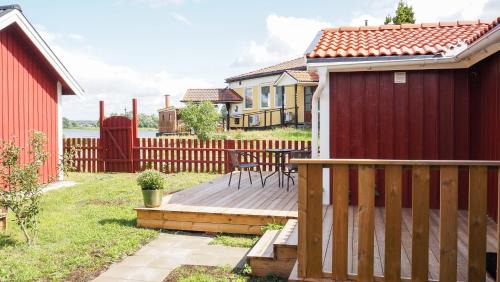 Koping Apartment | Komplett lägenhet med sjöutsikt