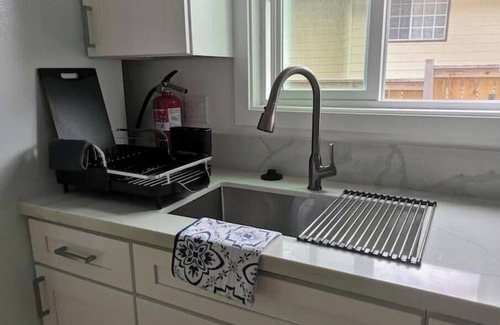 Kona Palisades House | Kona Studio + 2 Small Bonus Rooms, Big Covered Patio, Near Beaches/Airport