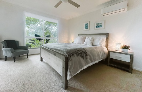 North Maleny House | Kookaburra Cottage - 2 Bedroom, 2 Bathroom Cottage with Lake View