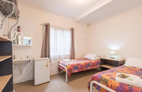 Spring Hill House | Kookaburra Inn